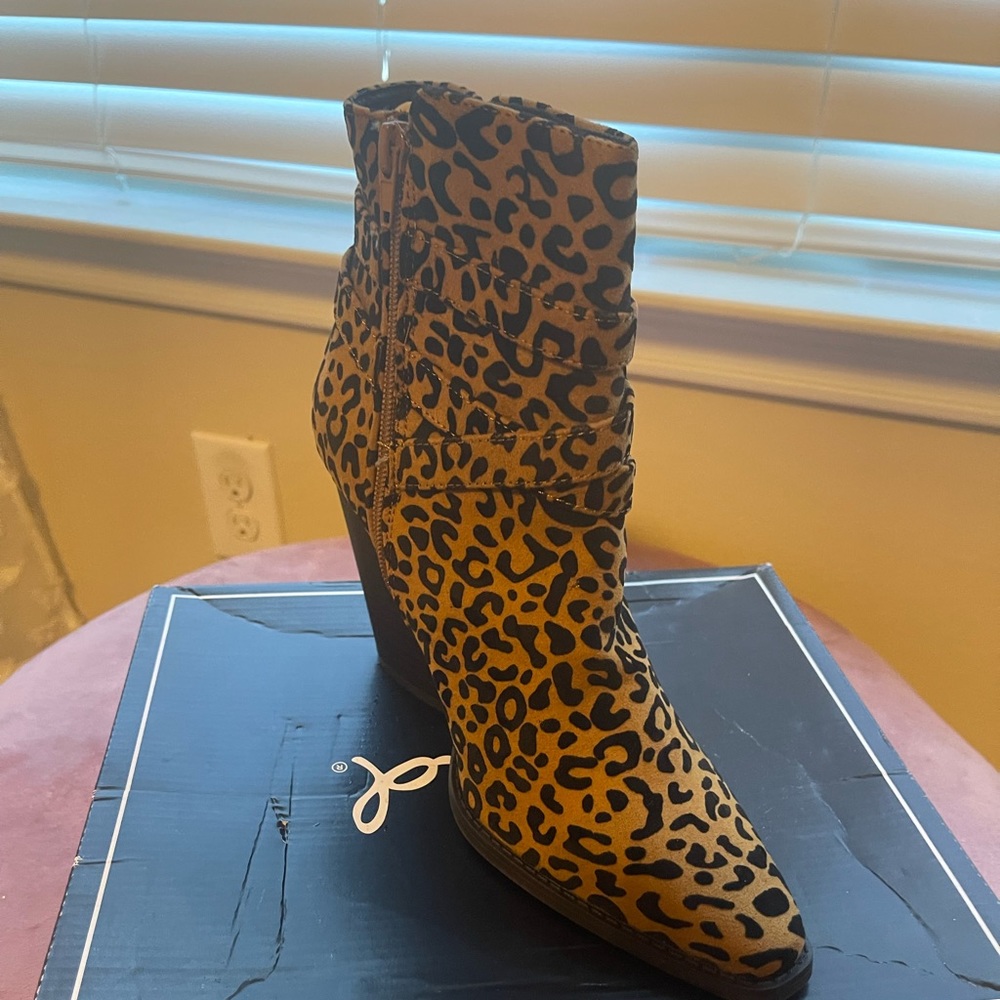 New-Leopard print Heel boots -Size 9 Women